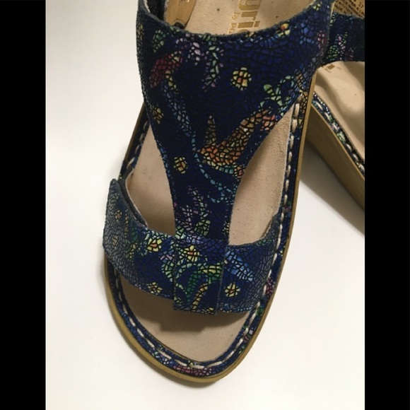 Alegria KEN-158 Kendra Leather T-Strap Sandals - Picture 13 of 16